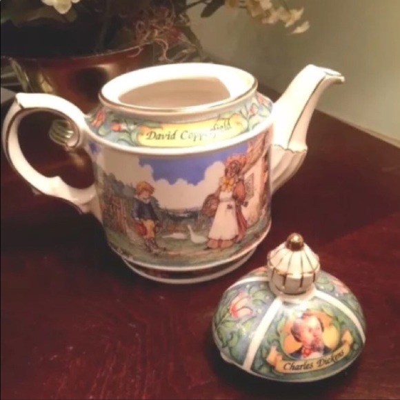 ディケンズのティーポット チャールズ・ディケンズの「Books & Tea